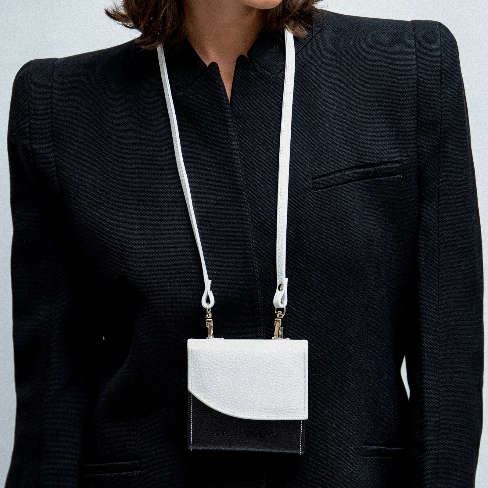 Ona Neck Card Holder Black & White (005)