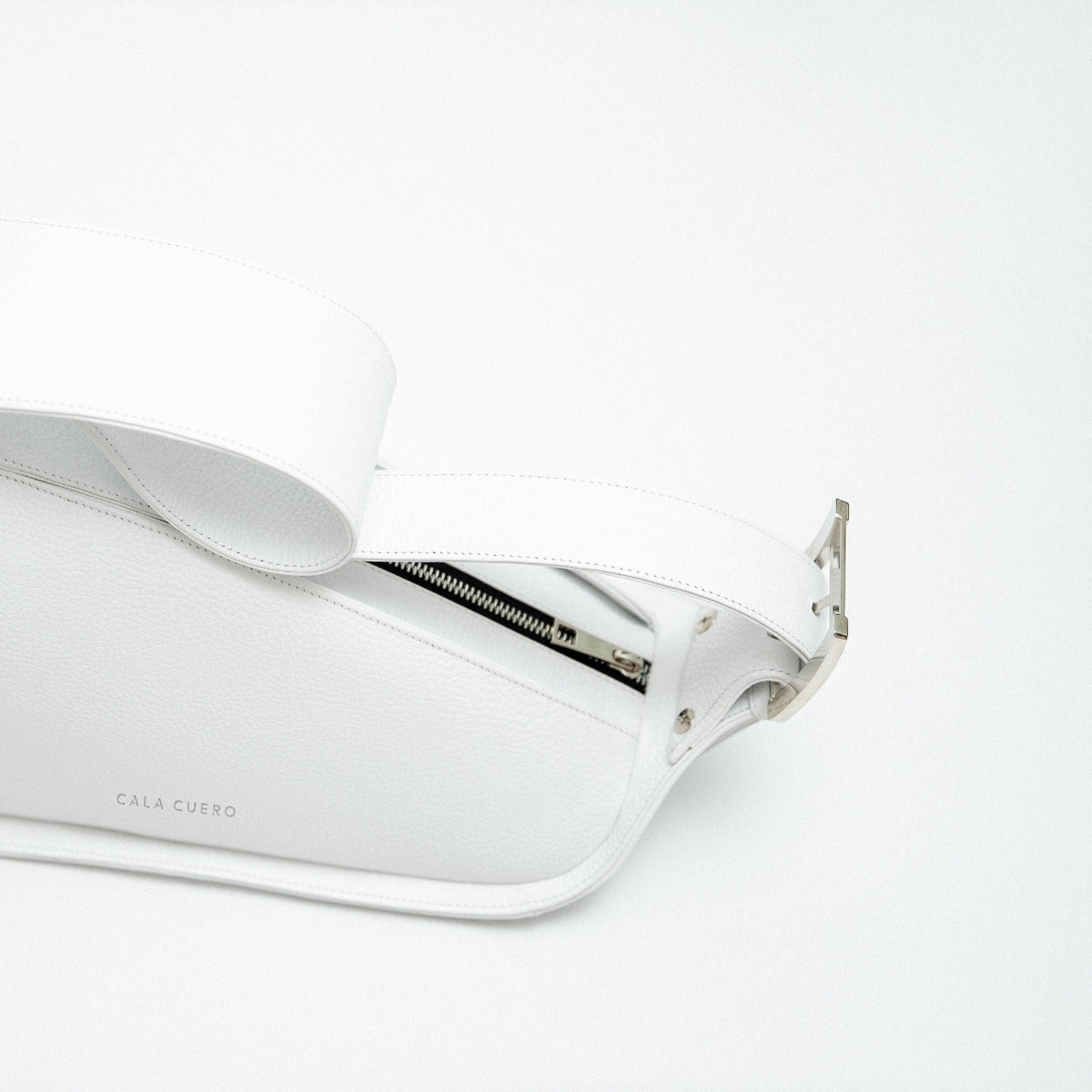 Arco Crossbody Bag White (001)