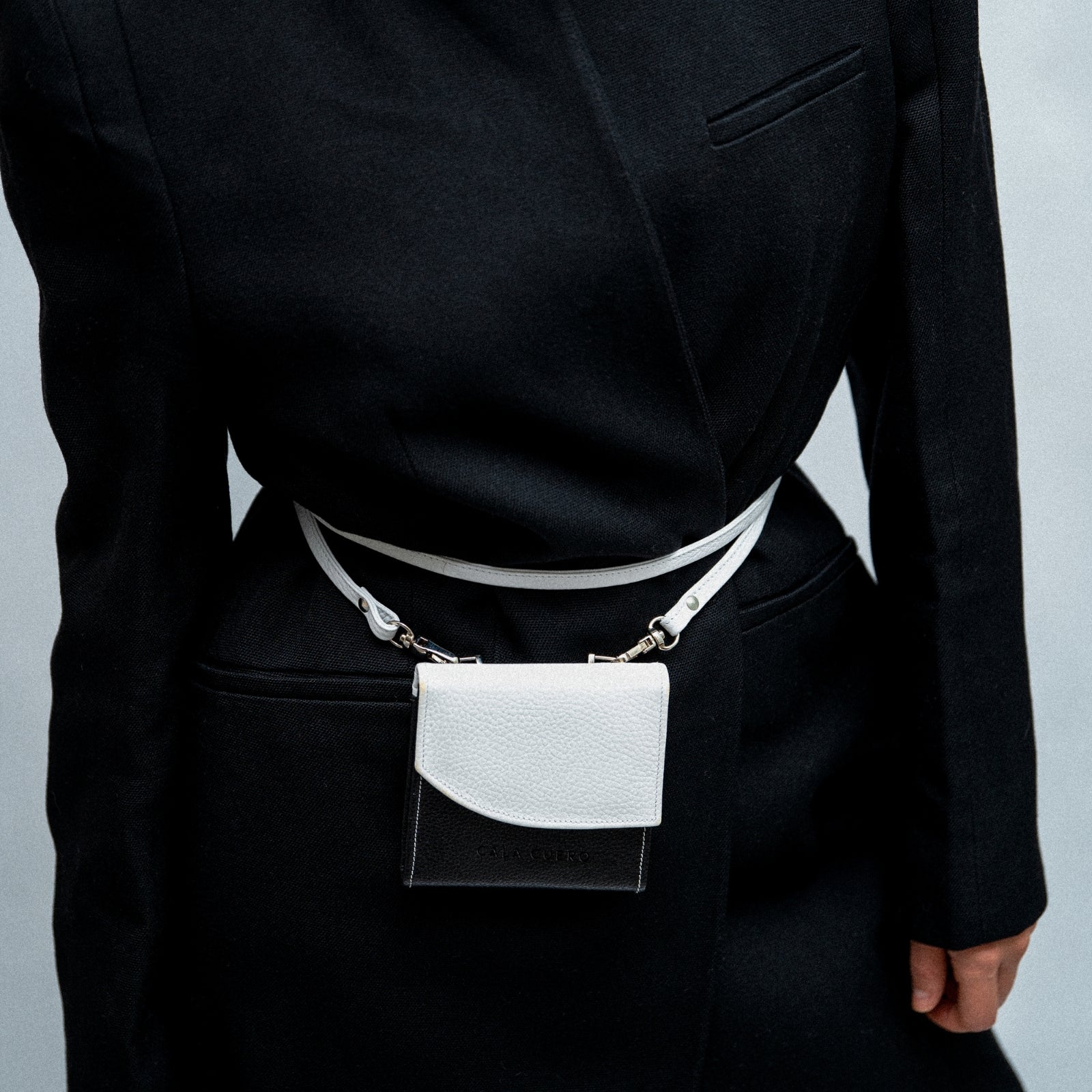 Ona Neck Card Holder Black & White (005)