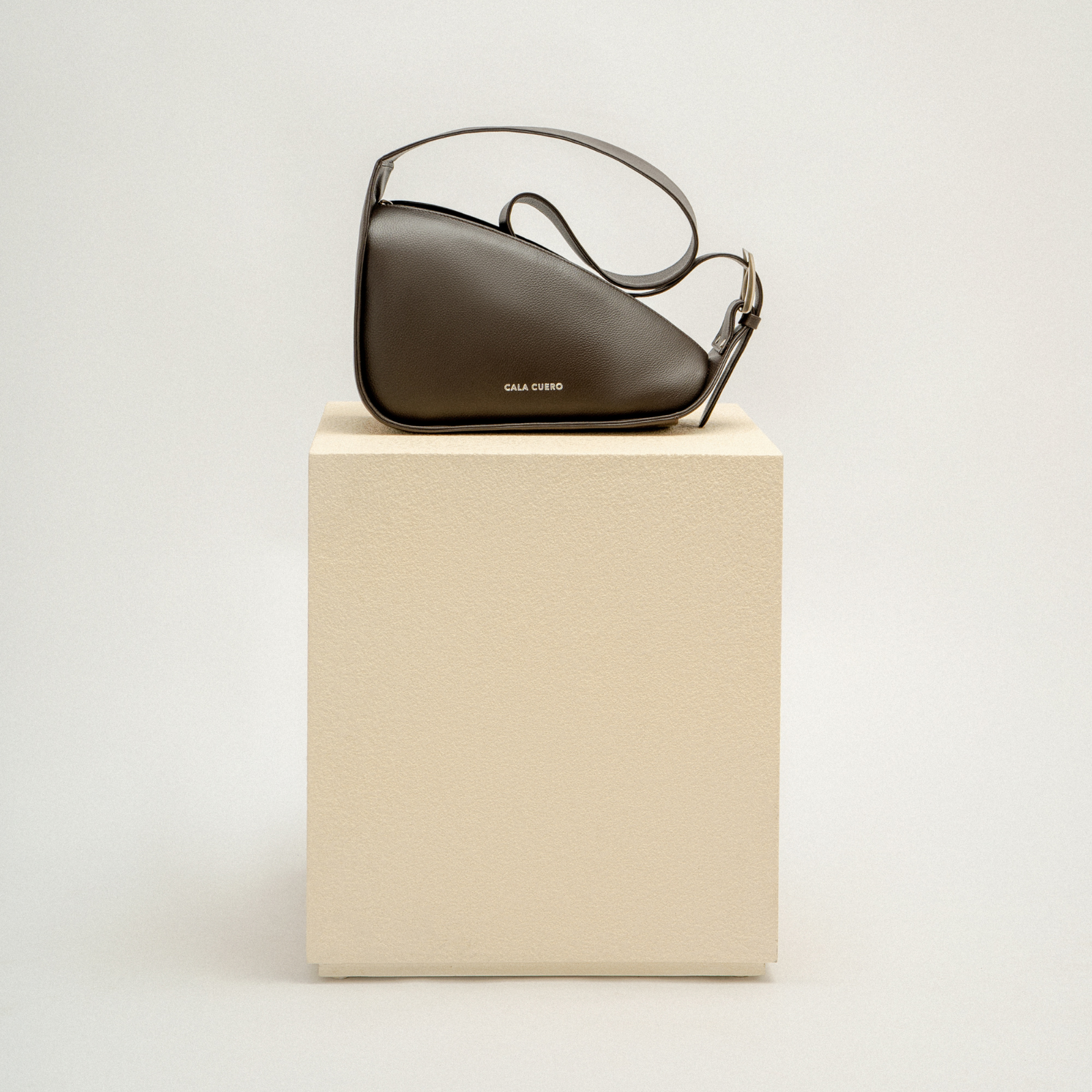 Arco Crossbody Bag Brown (001)