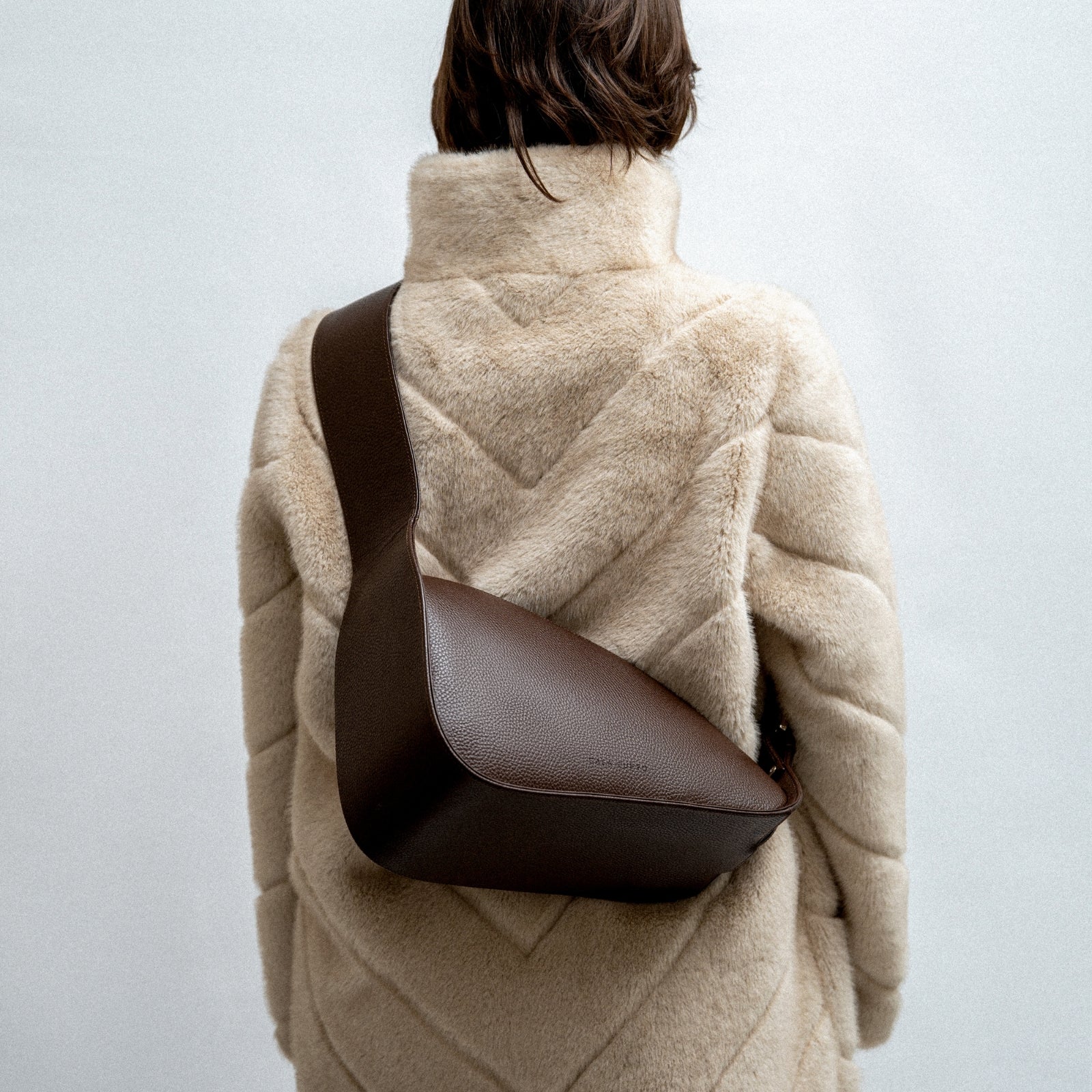 Arco Crossbody Bag Brown (001)