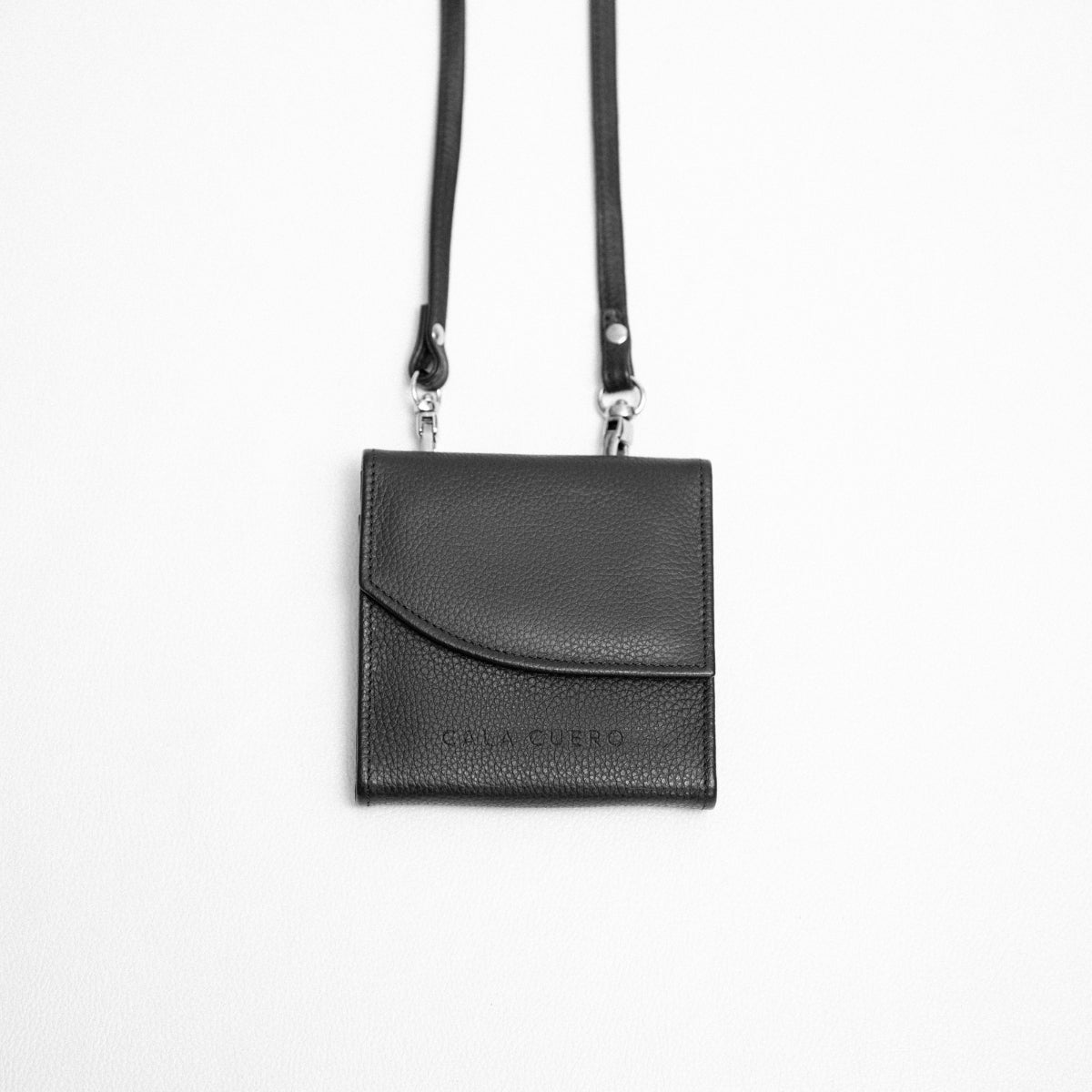 Ona Neck Card Holder Brown (005)