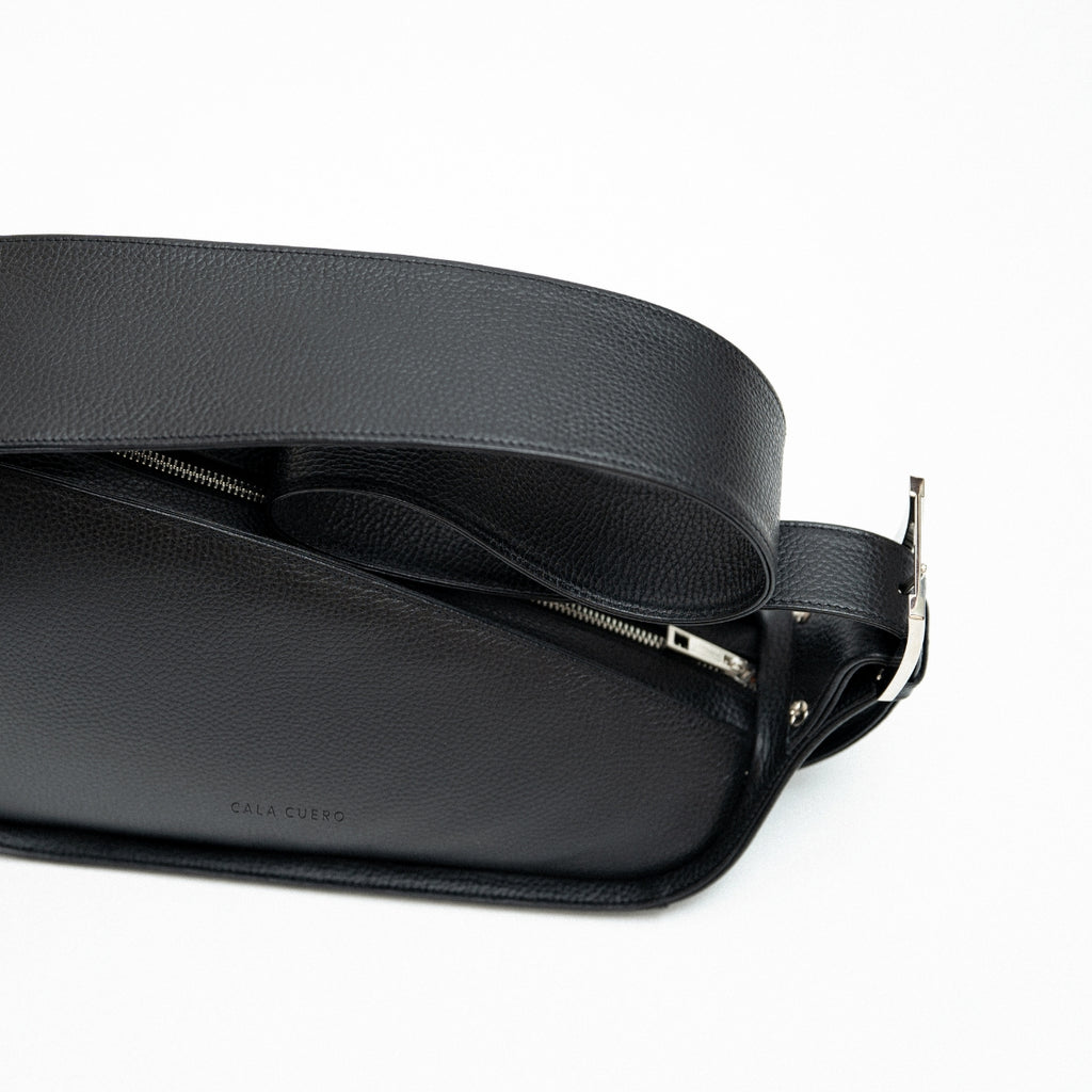 Arco Crossbody Bag Black (001)