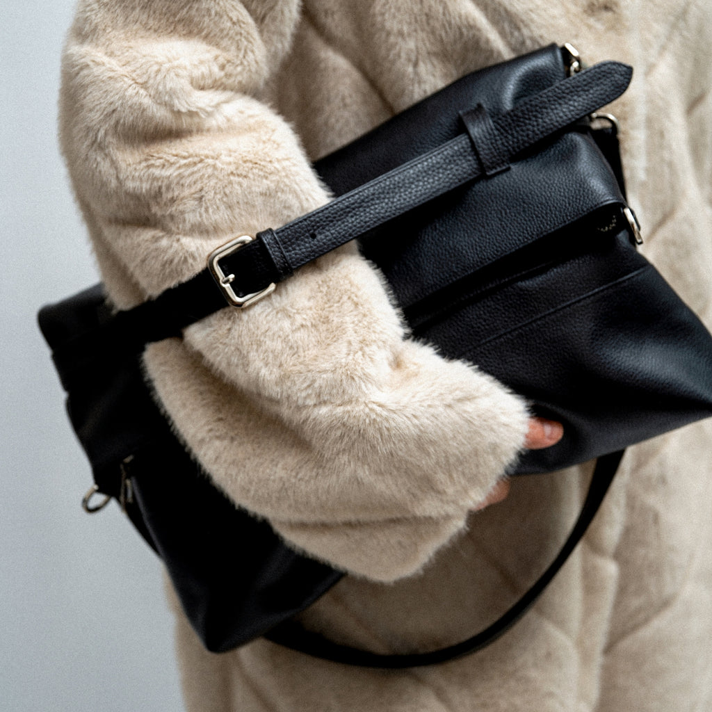 Levante Convertible Clutch Black (002)