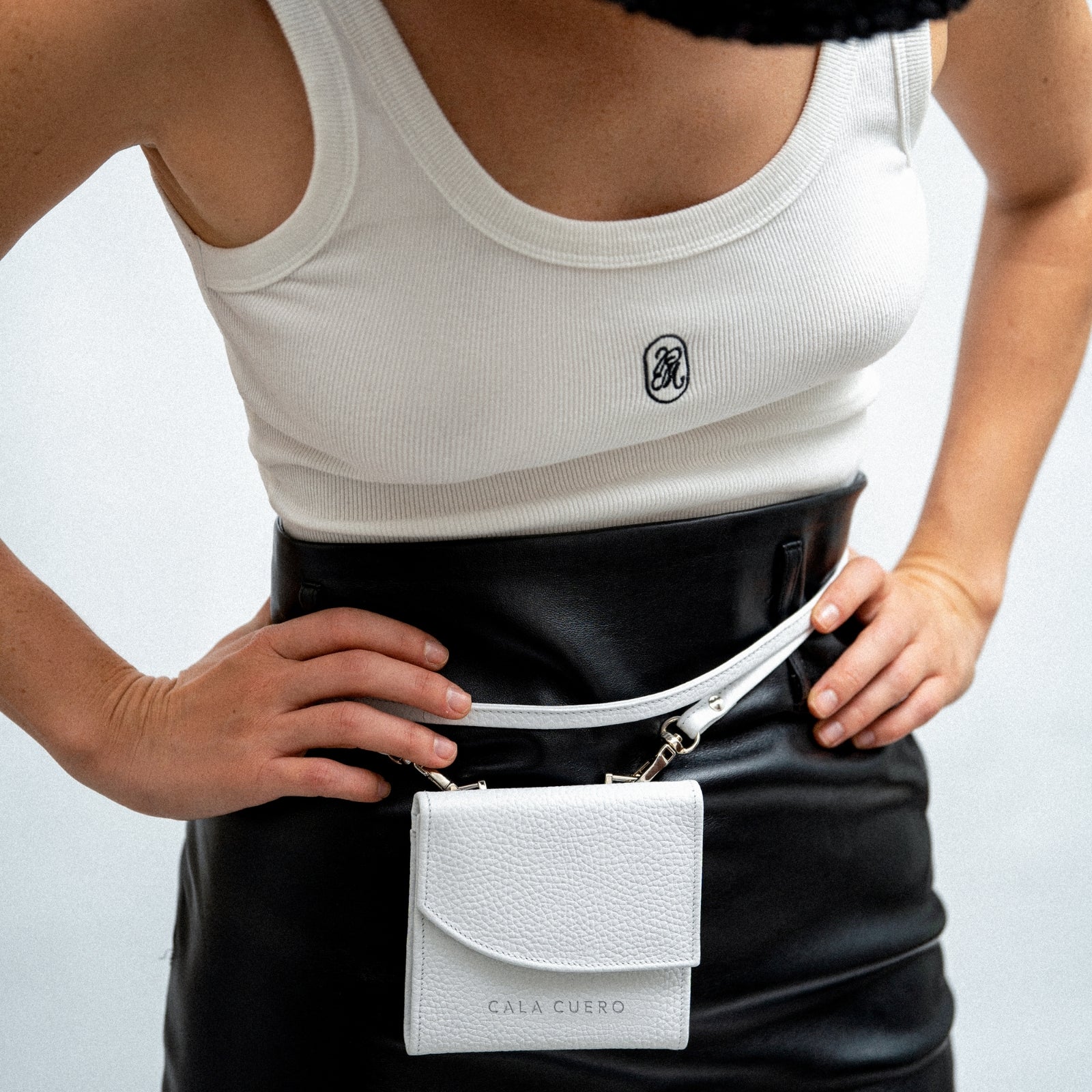 Ona Neck Card Holder White (005)